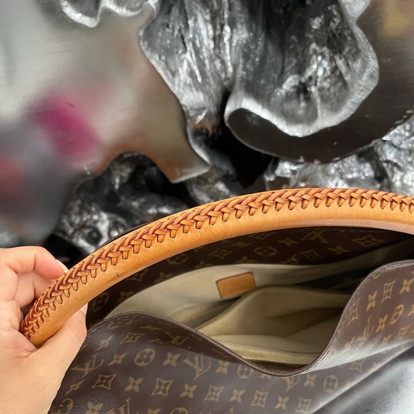 Louis Vuitton Artsy MM - Picture 12 of 14